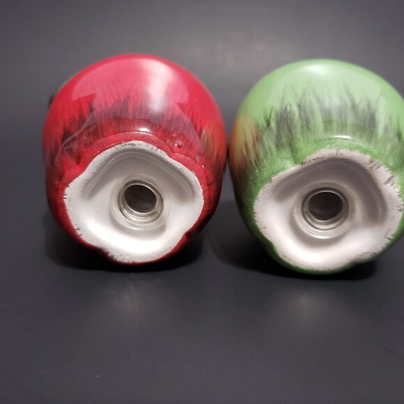 Apple Salt & Pepper Shakers Red / Green ( 3" x 2.5 " ) - Picture 8 of 8
